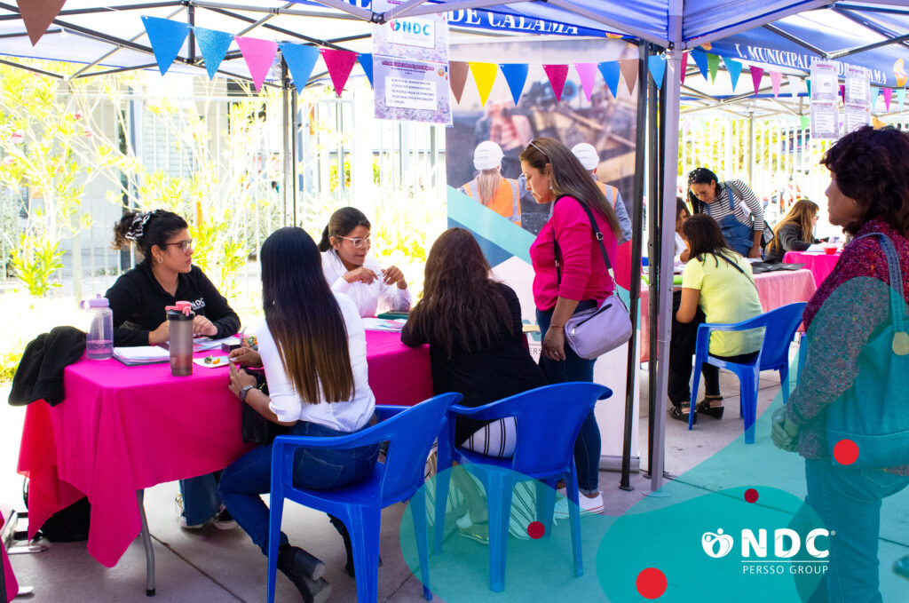 El pasado 8 de marzo, la Oficina Municipal de Intermediación Laboral (OMIL) de Calama organizó la primera feria laboral para mujeres en el Parque José Manuel Rodríguez, ubicado en el centro de la ciudad. En este contexto, la empresa NDC PERSSO GROUP se destacó por su participación activa en el evento, ofreciendo oportunidades laborales y promoviendo la igualdad de género en el ámbito laboral. Durante la feria, NDC PERSSO GROUP presentó diversas ofertas laborales. La empresa se comprometió a brindar un ambiente laboral inclusivo y respetuoso, donde se valoren las capacidades y el talento de cada persona, independientemente de su género. En palabras de la reclutadora de NDC PERSSO GROUP, Eusebia Gallegos Mamani, "Es importante que los postulantes tengan claro el perfil y la experiencia profesional con la que cuentan, para que el proceso de postulación sea más eficaz a la hora de buscar trabajo".