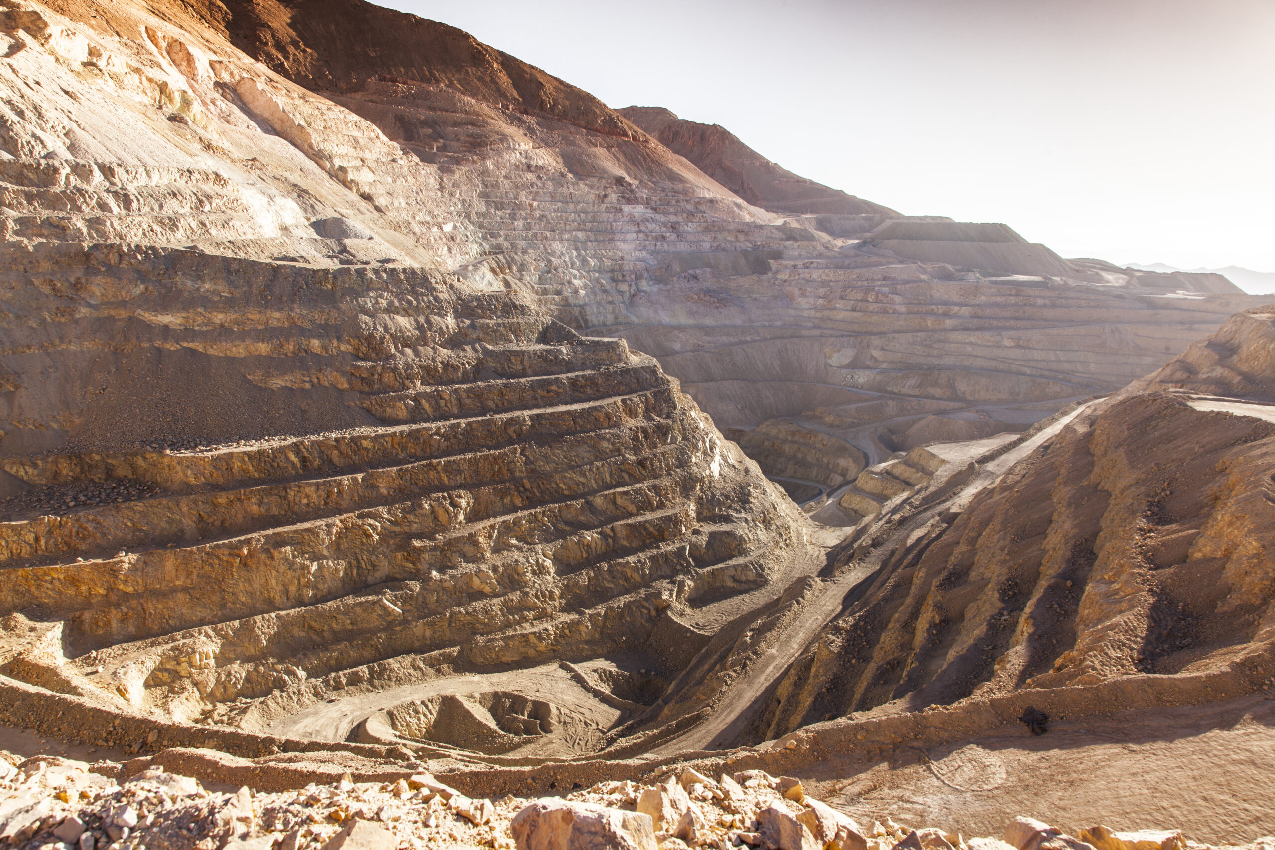 Celebramos el Día del Minero y la Minera: El Pulso de la Minería en Chile